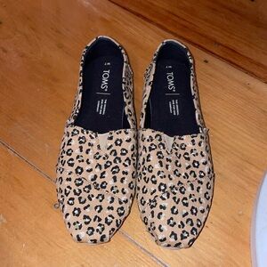 Tom’s cheetah print shoes